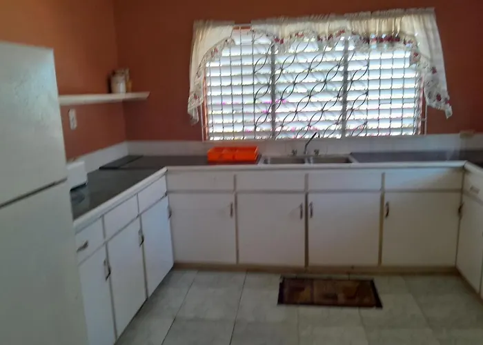 Chinnor-kent Ave Villa