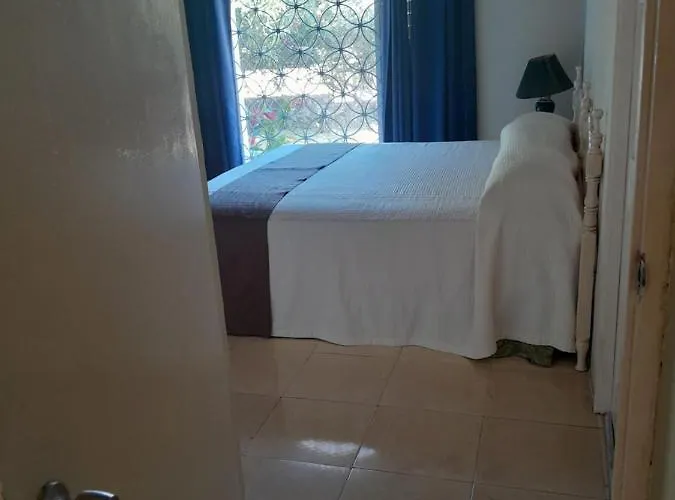 Chinnor-kent Ave Villa Montego Bay