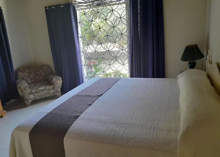 Chinnor-kent Ave Villa Montego Bay