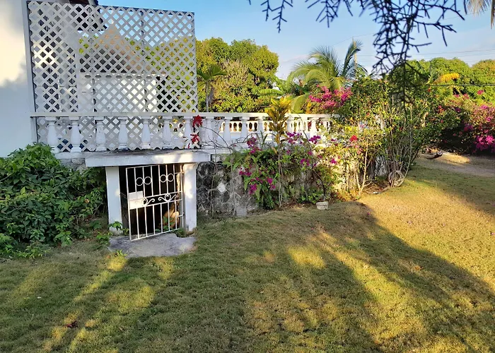 Chinnor-kent Ave Villa Montego Bay