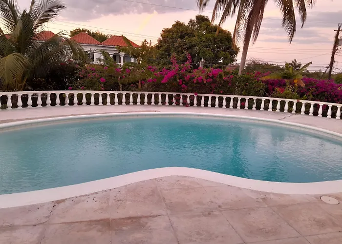 Chinnor-kent Ave * Montego Bay